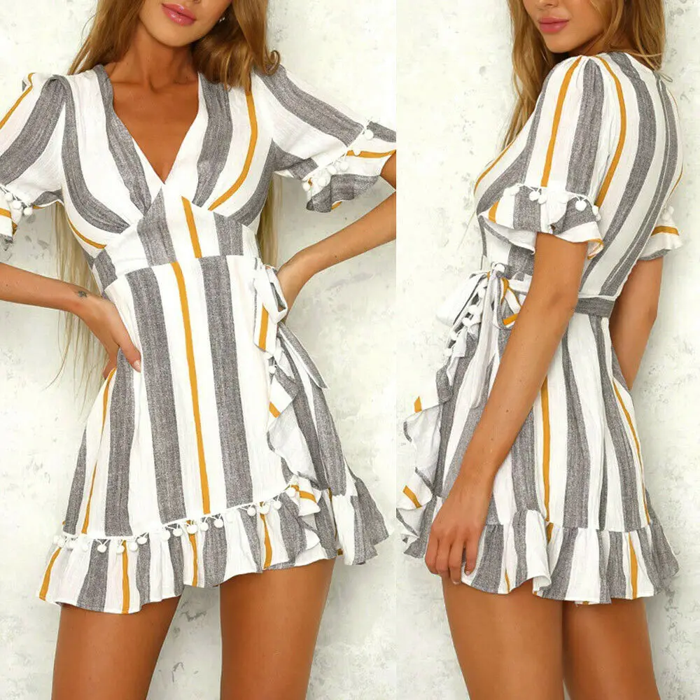 Женское летнее кружевное мини-платье в полоску с глубоким V-образным вырезом и