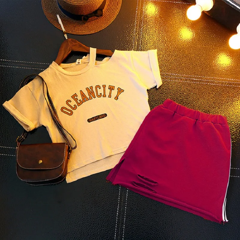 Летняя Новинка 2020 Модный женский костюм с надписью на плечах и короткой юбкой