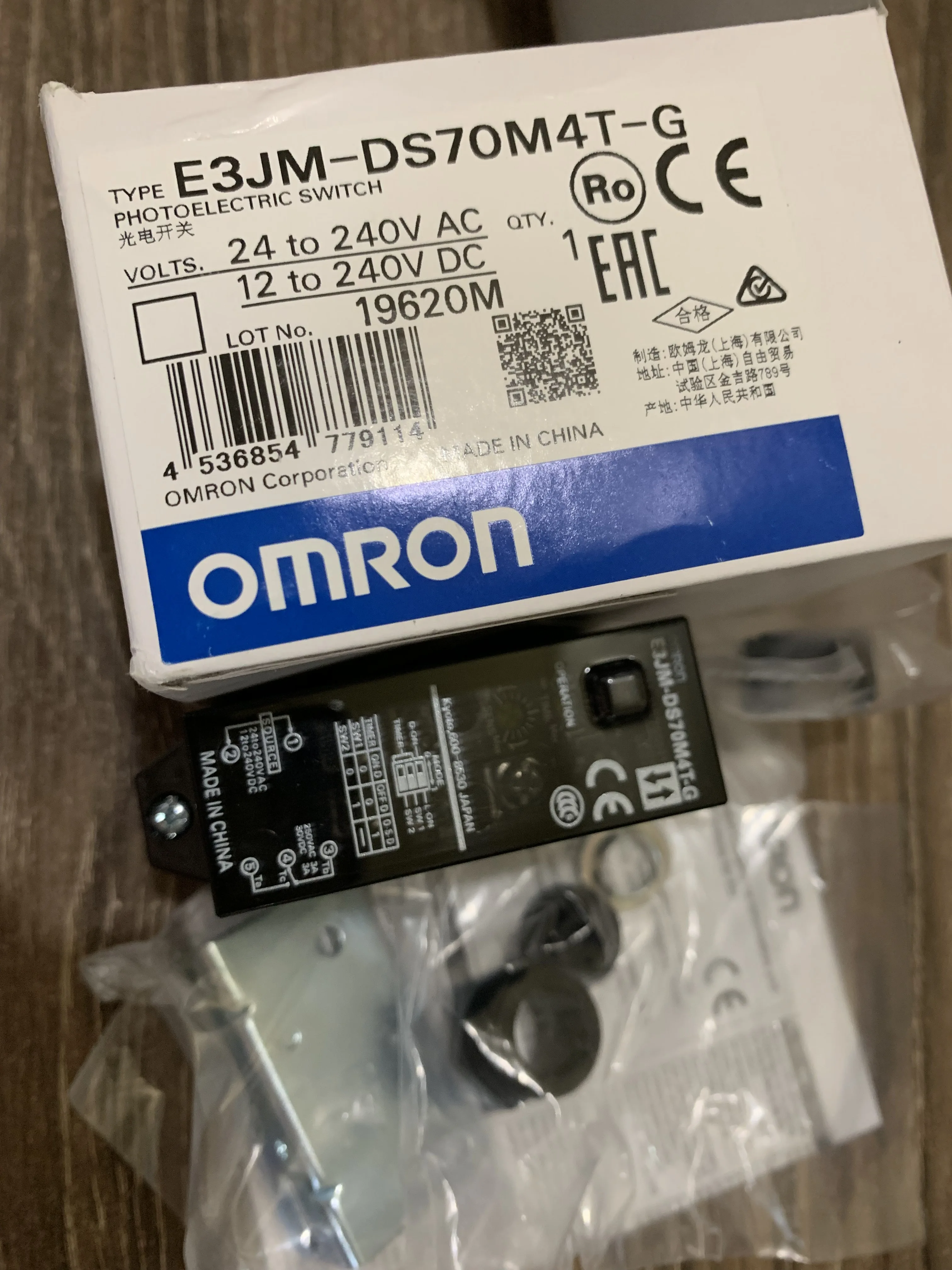 Фотоэлектрический датчик OMRON E3JM-DS70M4T-G от 24 до 240 В переменного тока 12 постоянного