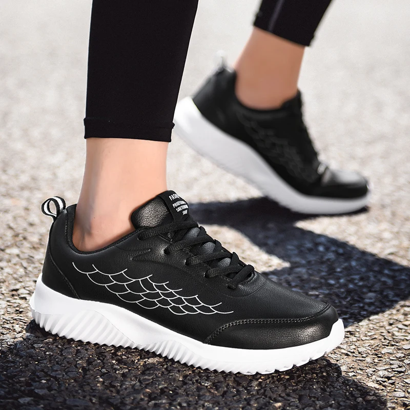 2019Autumn and winter new 36-48 large size men's sports shoes lightweight breathable knitted urban running shoes outdoor sports - Цвет: 9802Black and white