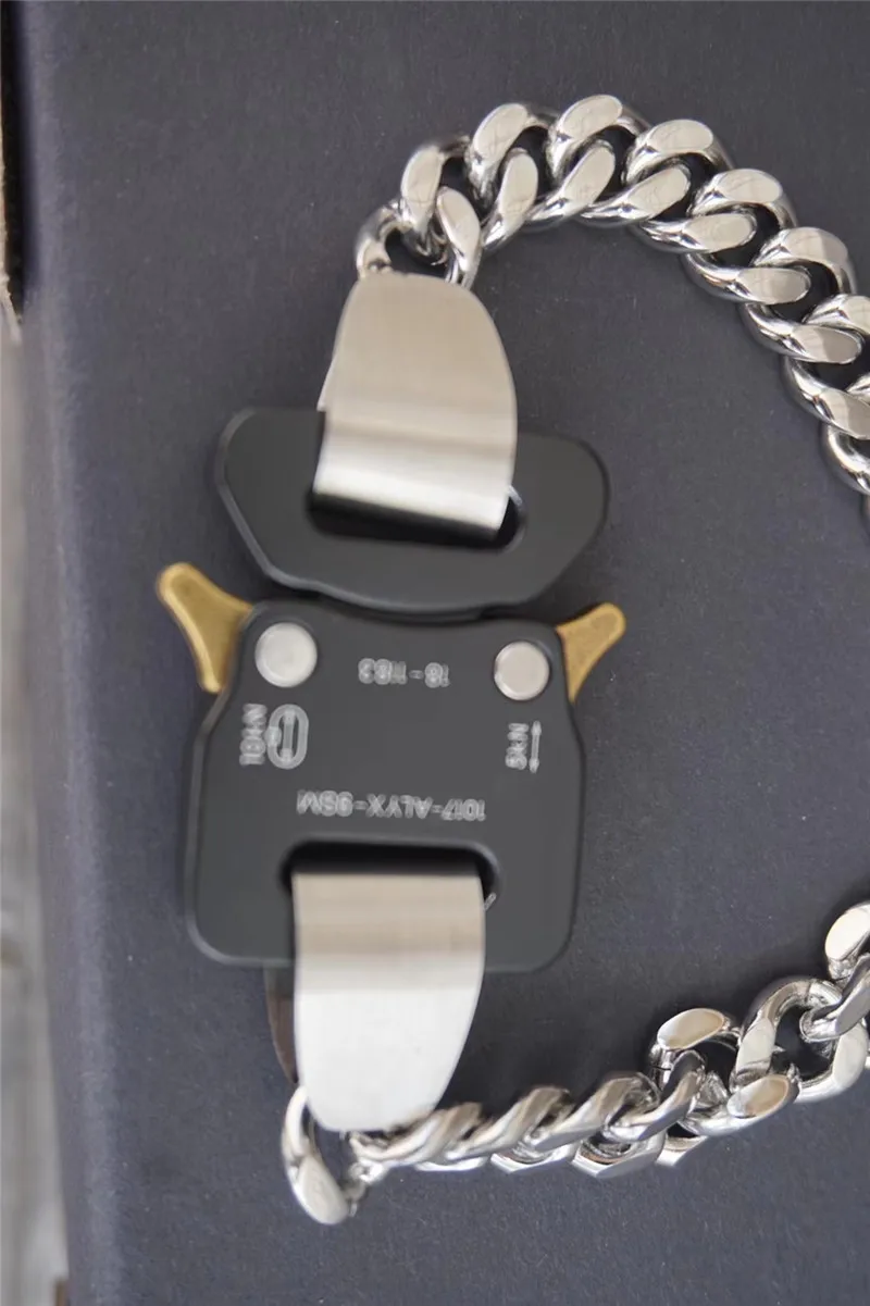 

New ALYX Hero Chain Necklace Men Women High Quality Titanium Metal Buckle 1017 ALYX 9SM Necklace Chain Link Accessories
