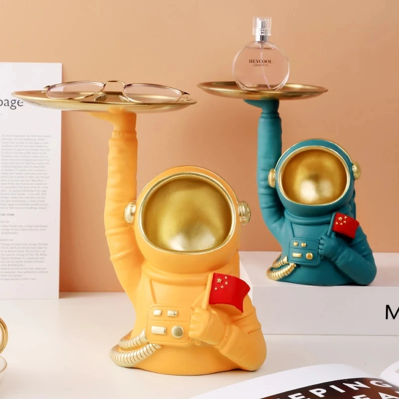 

Creative Resin Astronaut Sculpture Figurine Sweety Keys Storage Crafts Desktop Modern Home Decoration Accessories Birthday Gifts