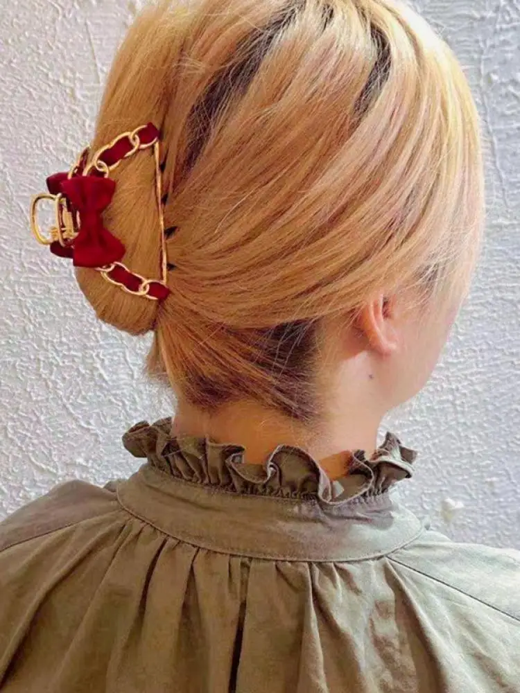 

Ladies New Fashion Bow Tie Clip Hair Clip Back Hair Clip Wind Ball Head Girl Shark Clip