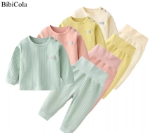 Conjunto de pijamas para bebé...