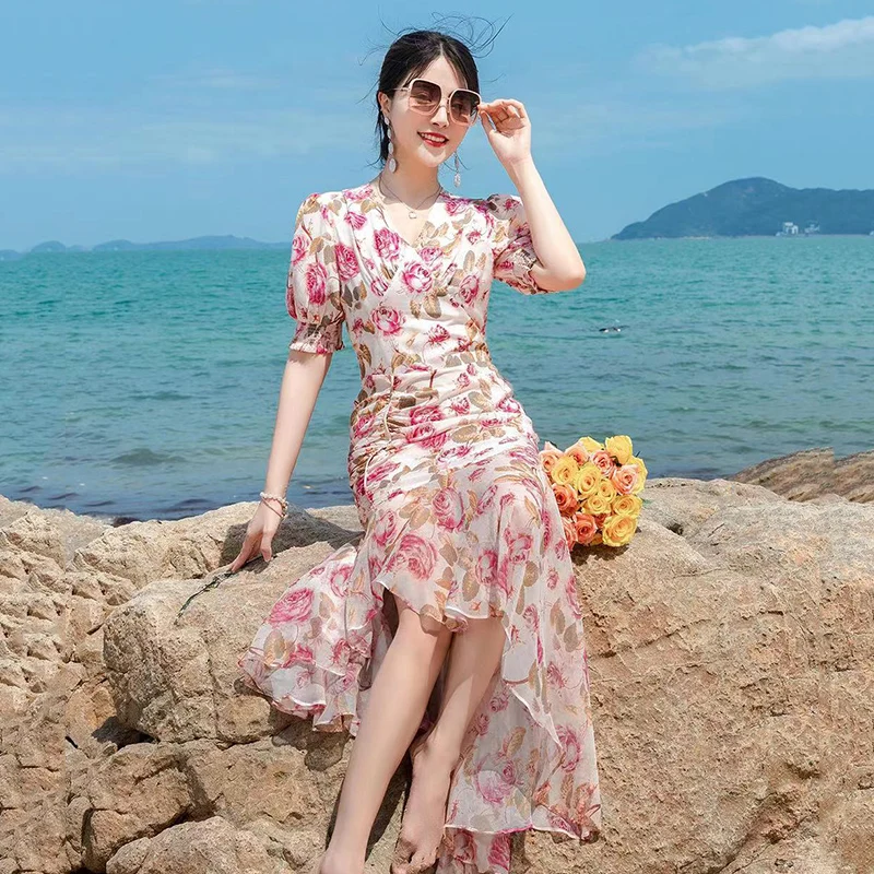 

Printed silk dress 2021 summer fashion and elegant V-neck irregular pleated skirt holiday beach skirt
