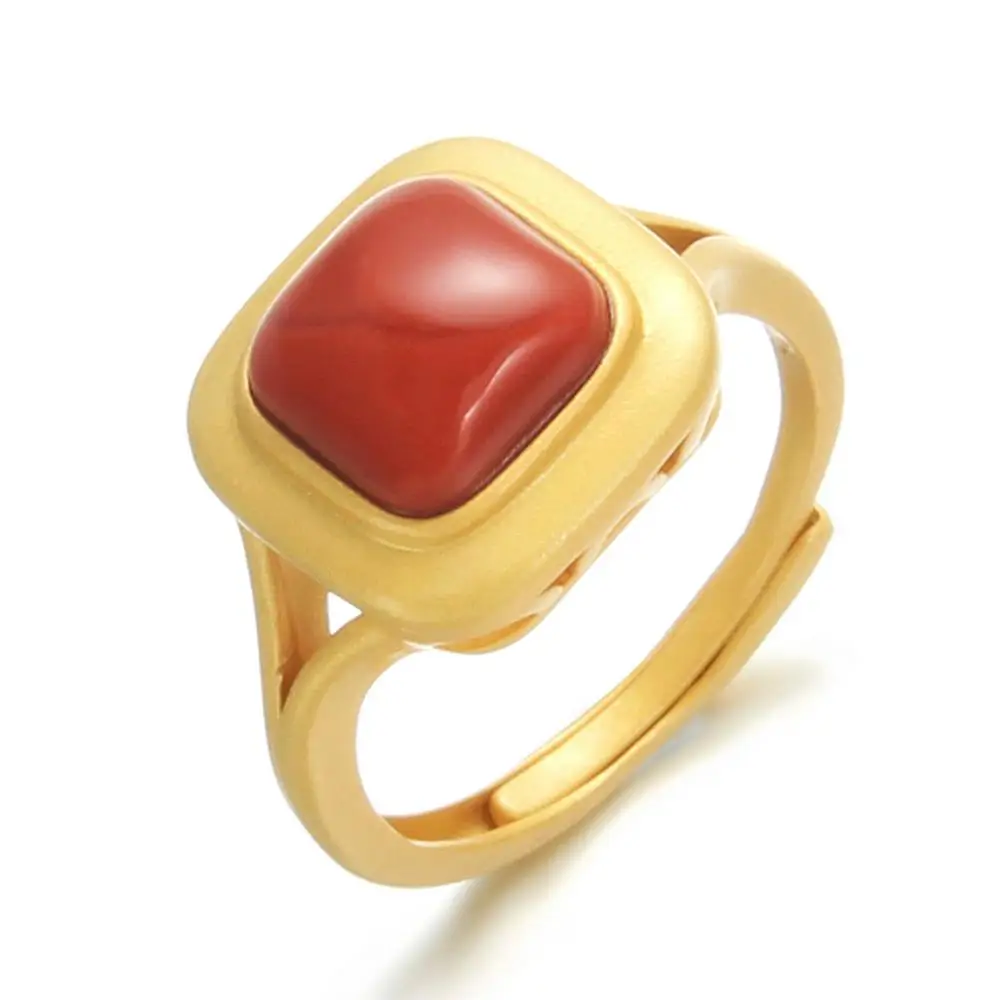 Женское кольцо с натуральным красным агатом позолоченное из настоящего серебра