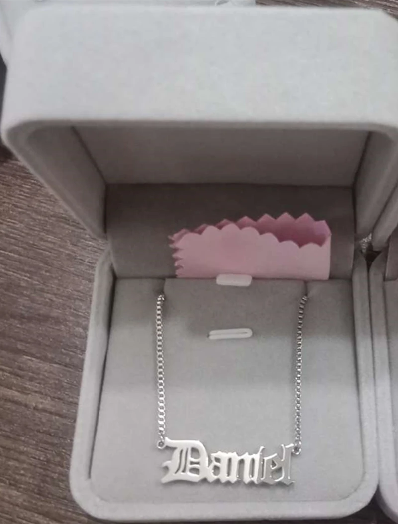 Цепочка в коробке на заказ старинное английское имя кулон ожерелье