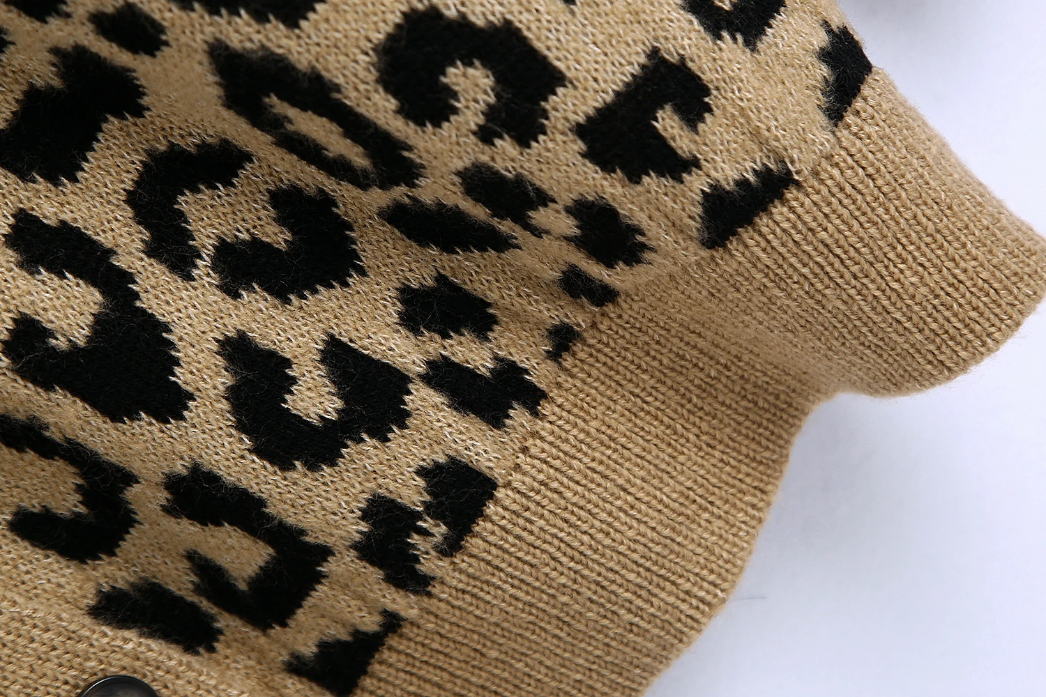 

Women Brocade Sweater leopard Animal Print Cardigan Autumn Winter Spring Casual V-Neck Thnick Long Sleeve Crochet Female Tops