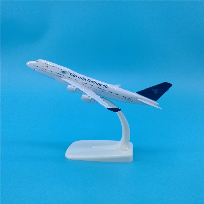 Масштаб 1:400 16 см авиамодель авиасамолета Garuda Indonesia Airlines из металлического сплава
