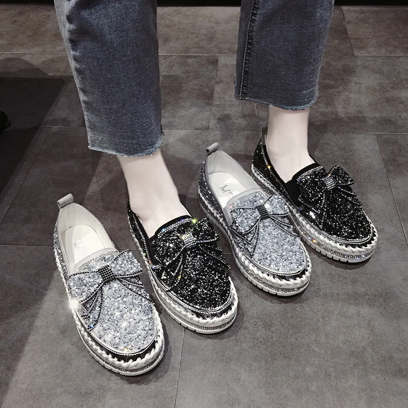

Set Feet Rhinestone Bowknot Exquisite Ladies Casual Sports Shoes Spring And Autumn Thick-Soled Comfortable Single Shoes Fashion.