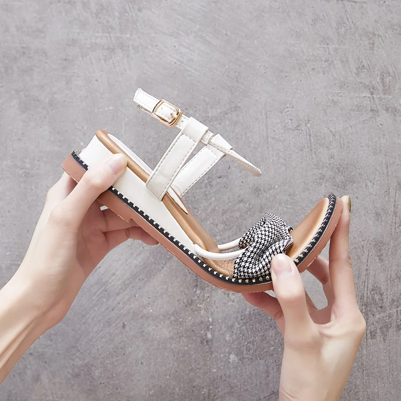 

CRLAYDK 2021 New Women Fashion Sandals Check Designer Summer Buckle Open Toe Flat Shoes Roman Casual Ladies Sandalias Mujer