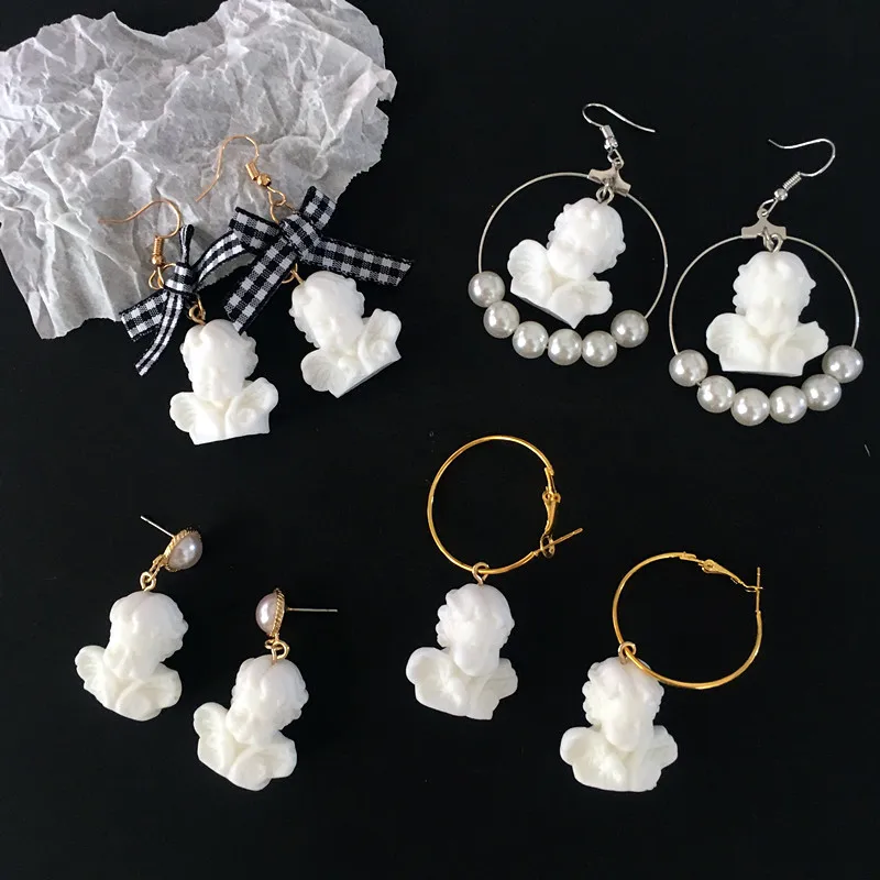 Женские круглые серьги подвески из смолы маленькие милые с жемчугом в стиле