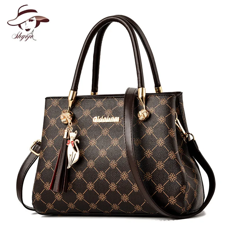 Женская сумка с кисточкой и подвеской винтажная вместительная вечерняя