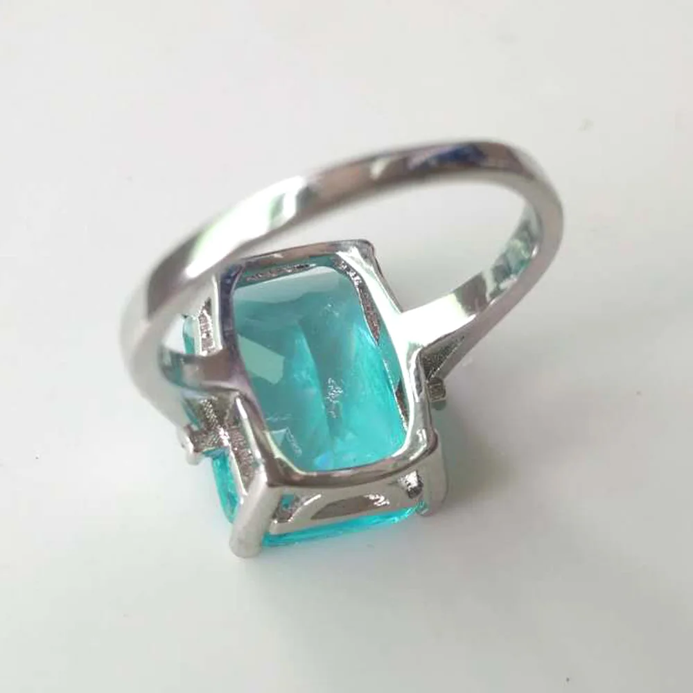 Кольцо женское с фианитом обручальное Ювелирное Украшение крупным синим