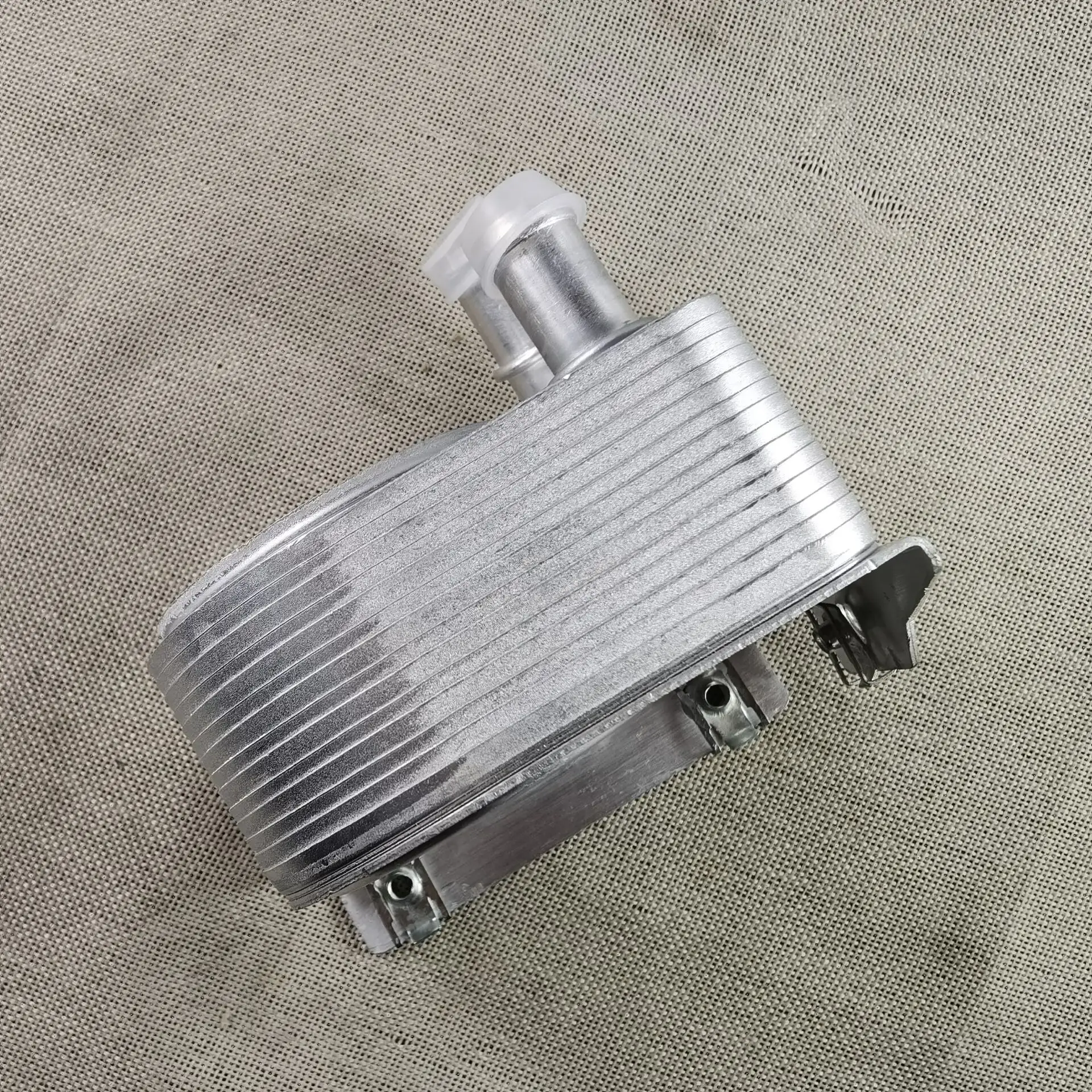 Автозапчасти масляный радиатор двигателя для Jeep Dodge Renegade Cherokee 2012 л 2018 л-05048119AA