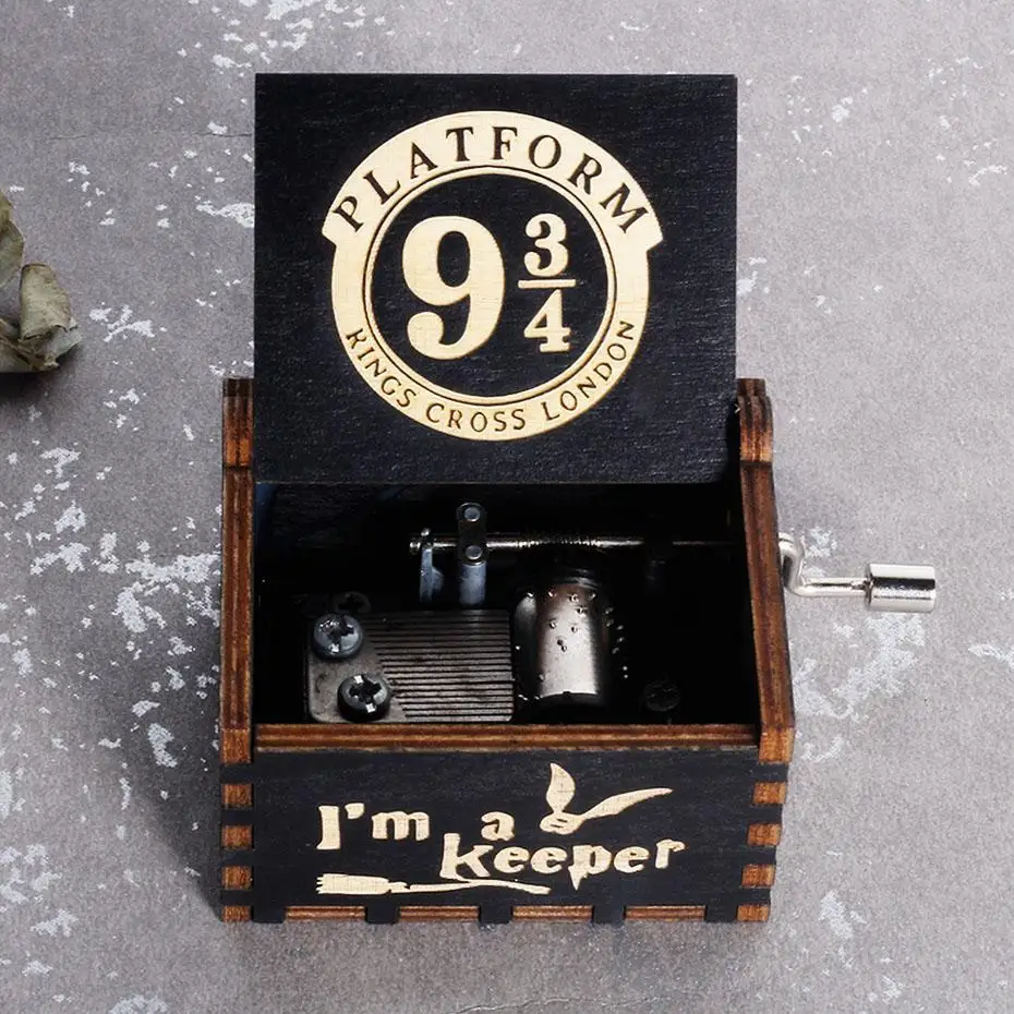 

2021 New Antique Carved Musical Box Hand-Cranked Wooden Music Box Theme Gueen Queen You Are My Sun for Birthday Gifts