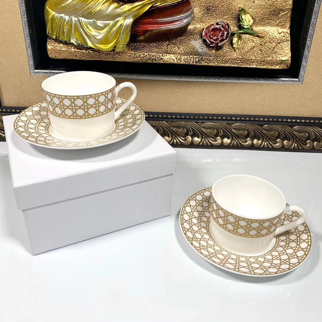 

Bone China Golden Rattan Plaid Coffee Cup Ceramic Tea Black Tea Cup Dish Animal Tablewar Set Wedding and Housewarming Gifts