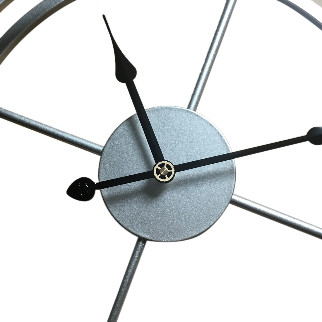 Простые бесшумные железные настенные часы 60 см в стиле ретро для домашнего