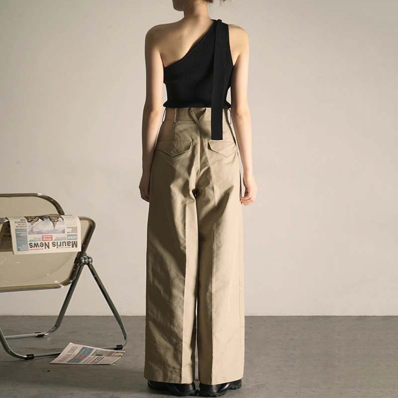 

TWOTWINSTYLE Sexy Knitted Solid Vests For Women Skew Collar Sleeveless Korean Slim Patchwork Tank Tops Female 2021 Fashion Style