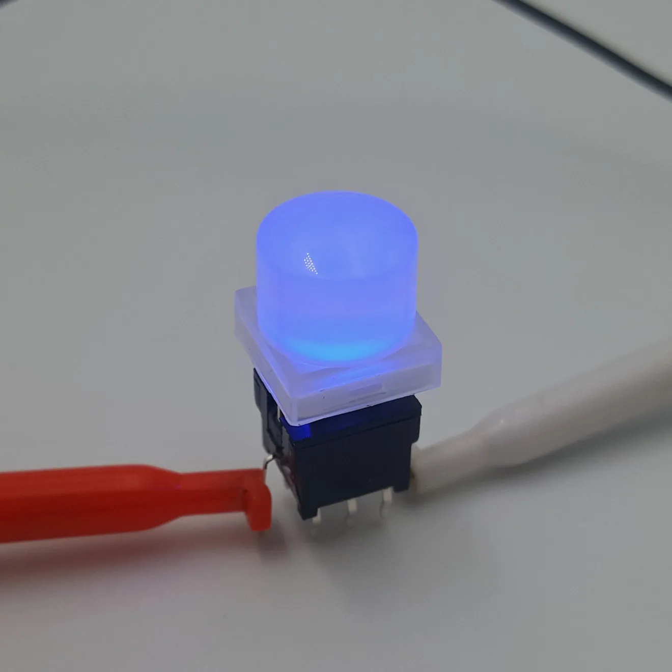 

Переключатель Honyone TS6-A 10мм белый