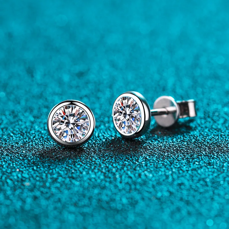 

Moissanite Stud Earrings 925 Silver 0.5 ct D Color Pass Diamond Test Round Excellent Cut Romantic Good Moissanite Earrings