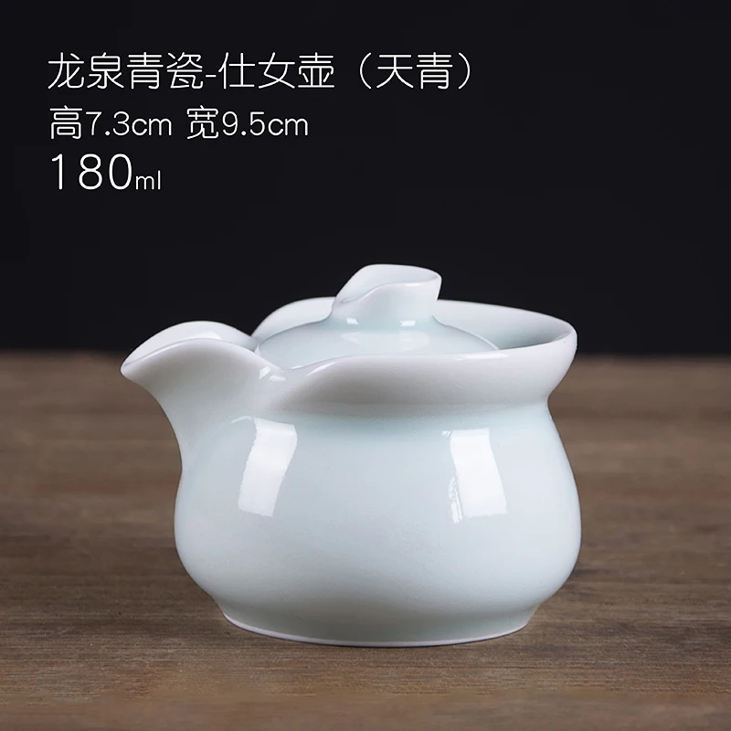 Небольшой керамический чайник Celadon из нефрита и фарфора с одной стороны