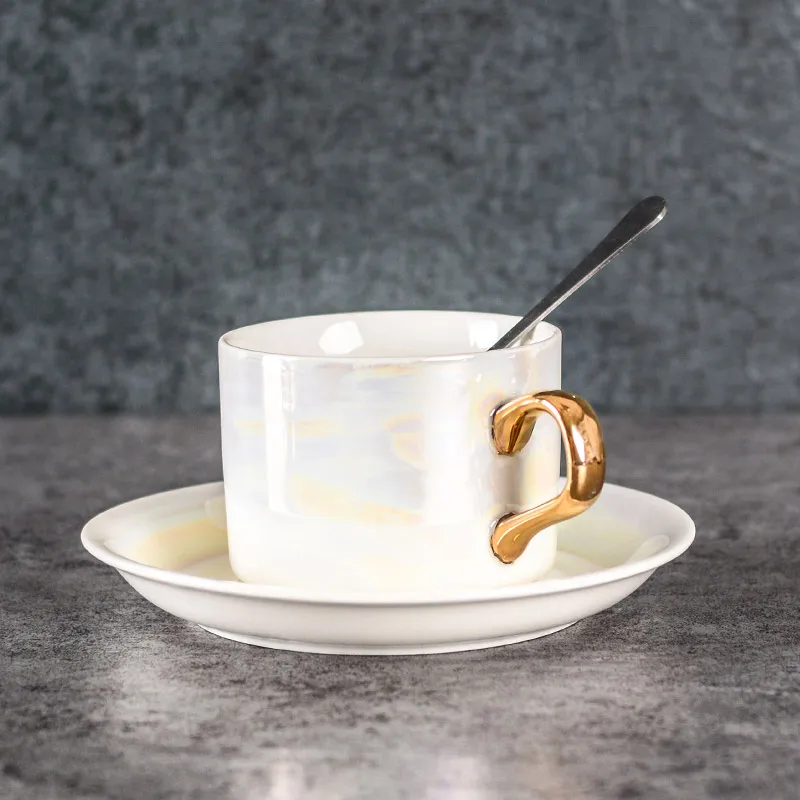 

Simple Modern Coffee Cup Sets Gold Rim Small White Wedding Tea Cup Saucer Spoon Set Ceramic Vintage Xicaras Drinkware EB50BD