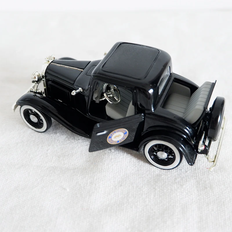 Модель старинная из металлического сплава в стиле ретро Классическая модель