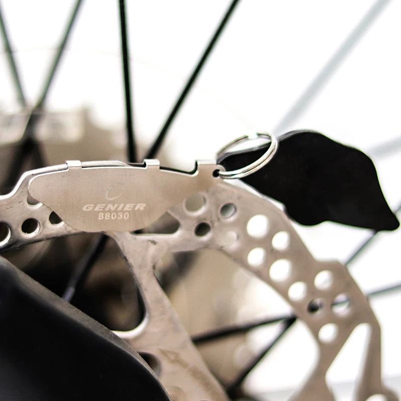 Инструмент для выравнивания тормозного суппорта Φ Установите правильный зазор