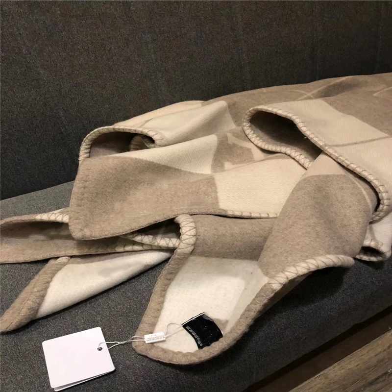 

High-end Luxury H Cashmere Wool Blanket and Pillow sets, Thicken 800G Wool Throw Blanket Cushion Room Decoration Textil