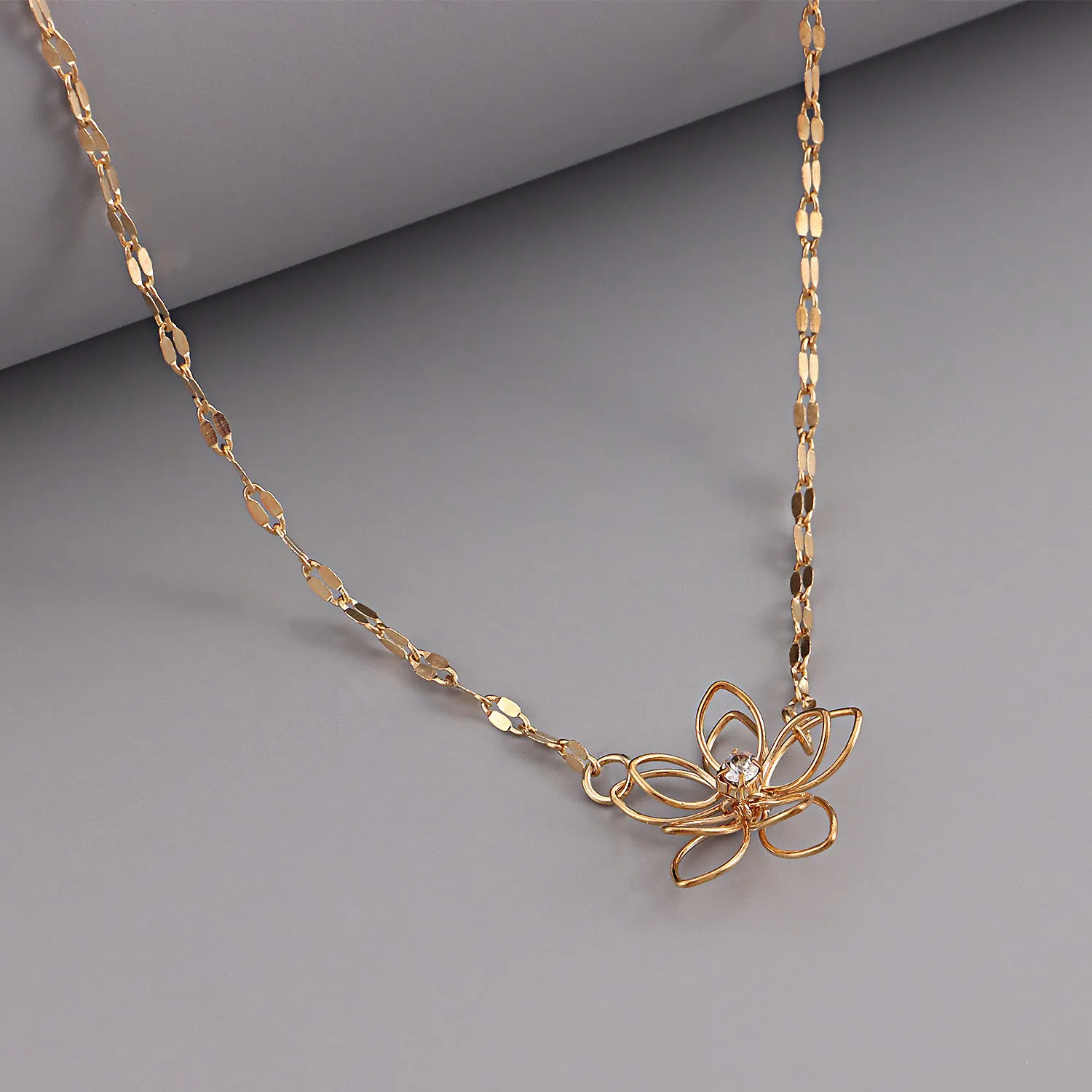 Simple Clavicle Chain Hollow Lotus Personalized Necklace Female Fashion Blogger Creative Female Accessories Suitable For Party