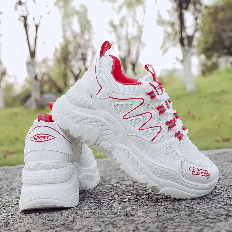 Женские кроссовки на танкетке красные удобные массивной платформе повседневная