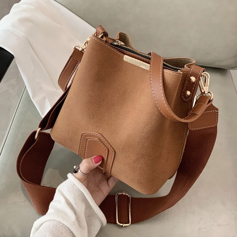 

Vintage Scrub Leather Bucket Bags for Women 2021 Trending Designer Crossbody Shoulder Handbags Women's Wide Shoulder Belt Bag