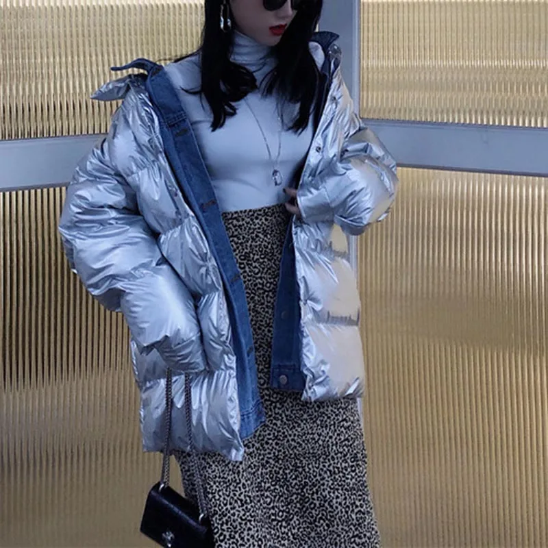 Серебристые блестящие куртки из джинсовой ткани в стиле пэчворк зимние женские