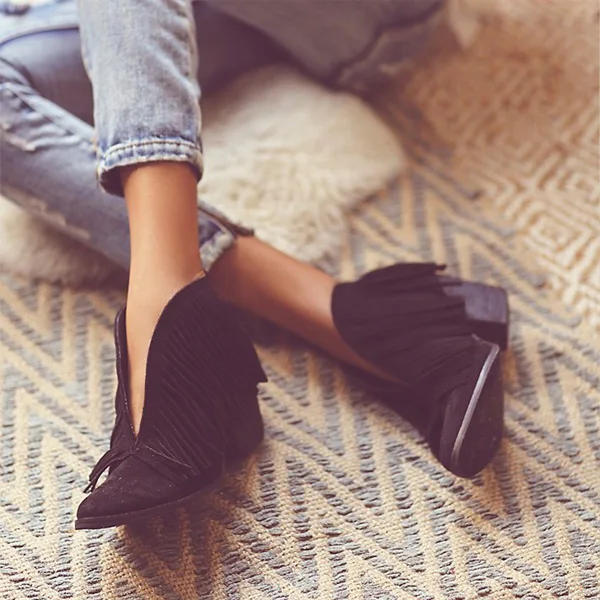 Женские ботильоны с острым носком черные телесные короткие ботинки кисточками