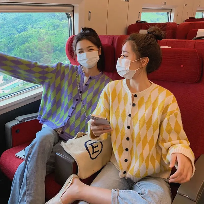 Кардиган женский трикотажный яркий с круглым вырезом в стиле преппи на осень