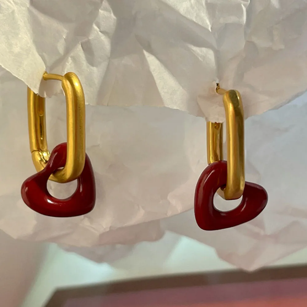 

Pair Retro and Old Earrrings Red Heart Dangle Earrings High Quality Removable Gold Earrings For Women Luxury Elegant Jewelry