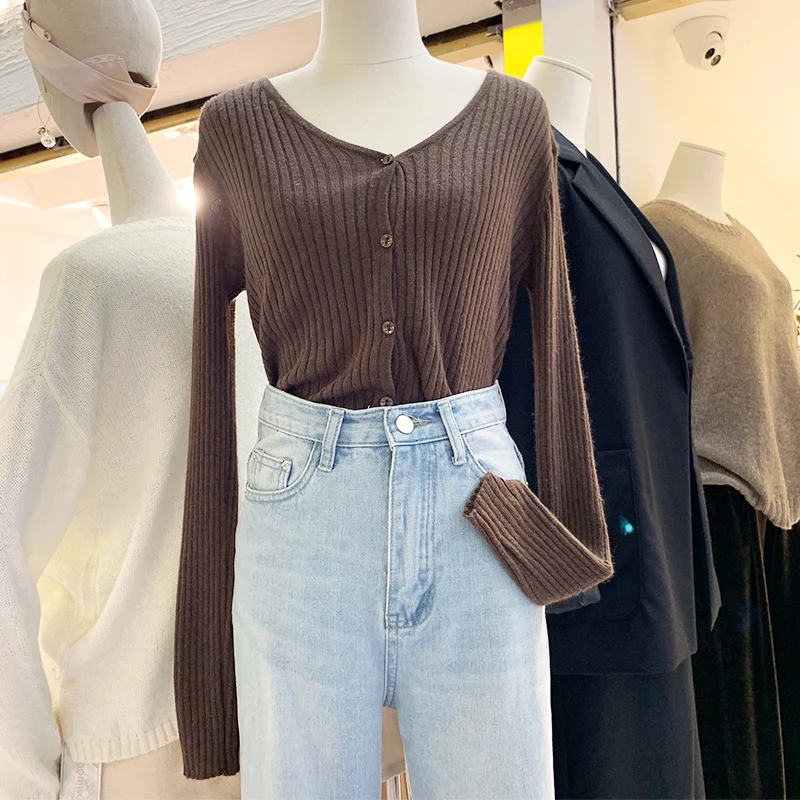 

Тонкий вязаный кардиган в гонконгском ретро-стиле с V-образным вырезом и длинным рукавом Новинка для ранней осени женский свободный свитер ...