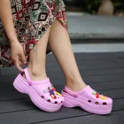 Сандалии женские для сада и пляжа, летние шлепанцы на платформе, мультяшный рисунок фруктов, без застежки, модные тапочки для улицы, клоги