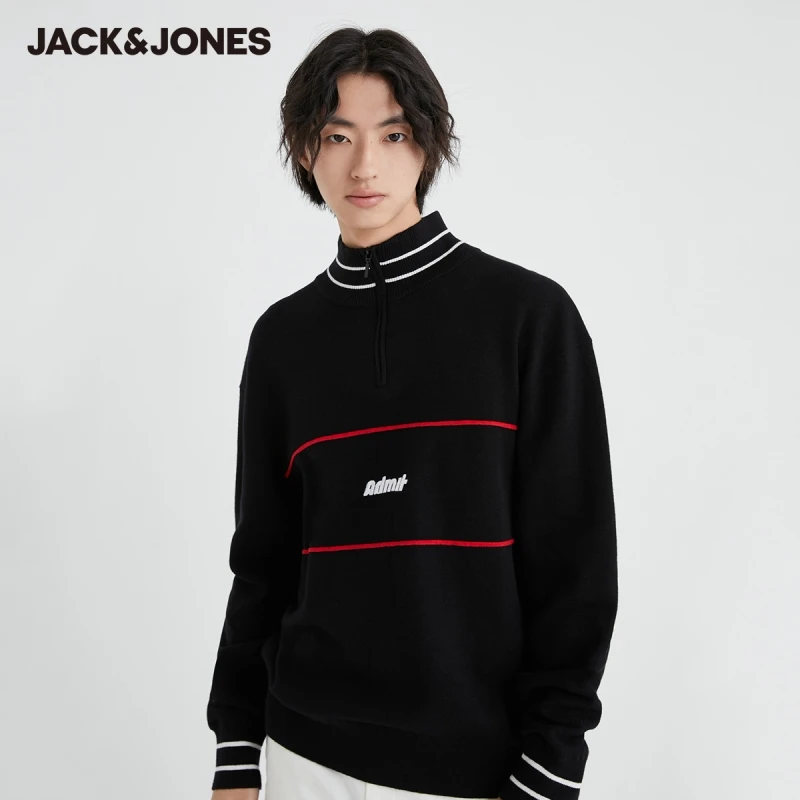 

Мужской трикотажный свитер с ложным воротником и контрастными полосками