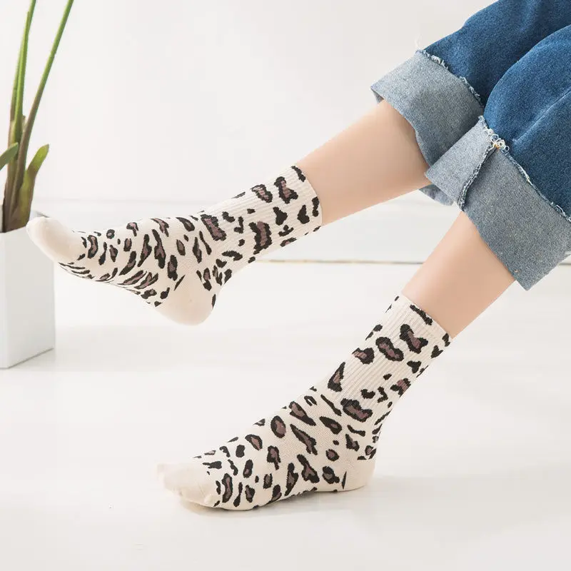 

Woman socks sexy fashion leopard pattern socks Korean style trend personality Harajuku all-match medium tube socks