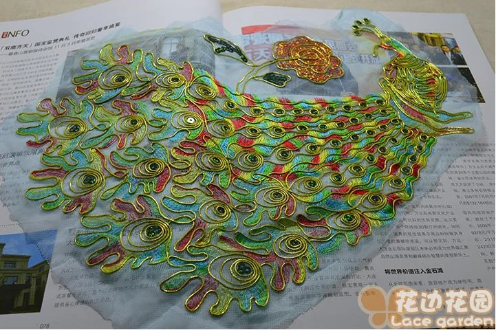 Кружевной воротник с аппликацией в виде павлина Venise кружевной отделкой 27 х22 см 1