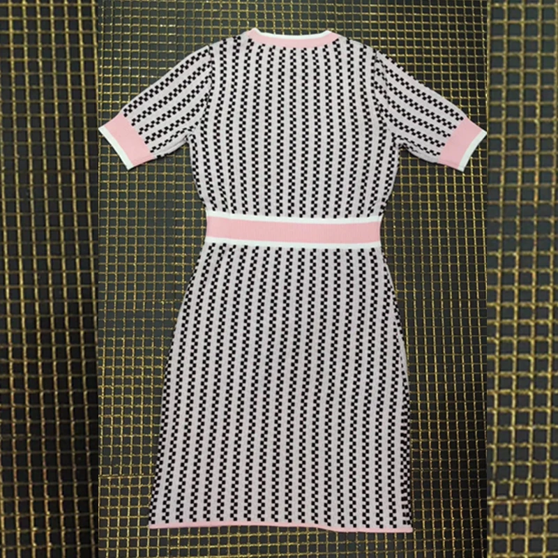 Модное жаккардовое облегающее платье в клетку с коротким рукавом и круглым