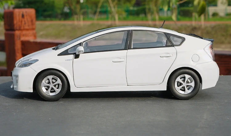 1:18 высокое тщательное TOYOTA PRIUS Гибридный сплав модель автомобиля статические металлические модельные автомобили с оригинальной коробкой