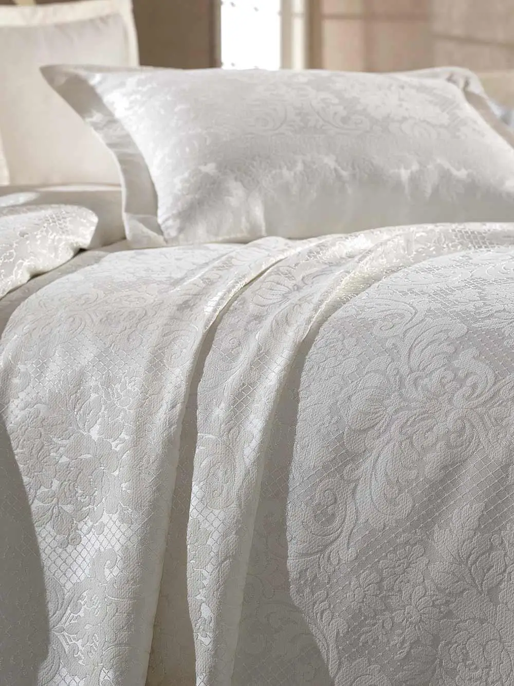 

Ruching Smay nilli Jacquard Bed Cover Cream