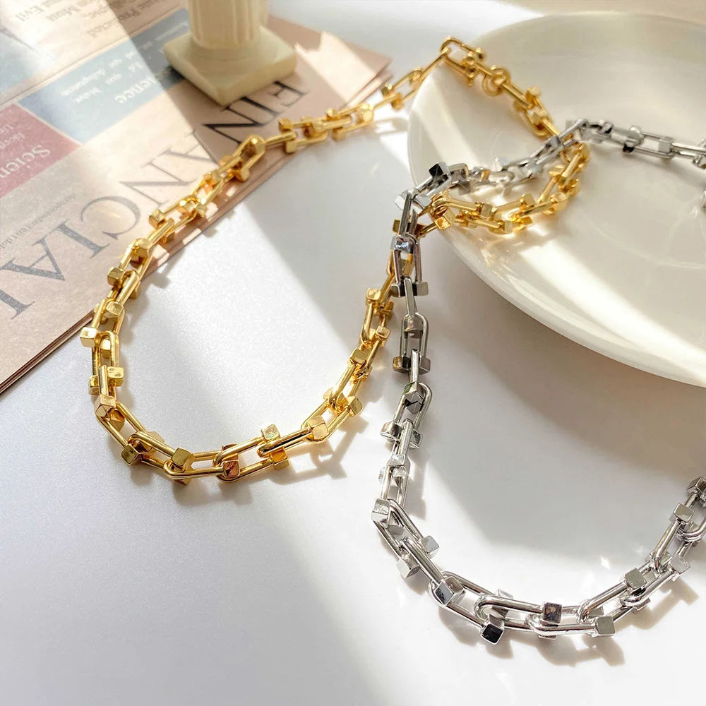 

Golden punk European and American fashion catwalk horseshoe-shaped retro cold wind trend necklace for women