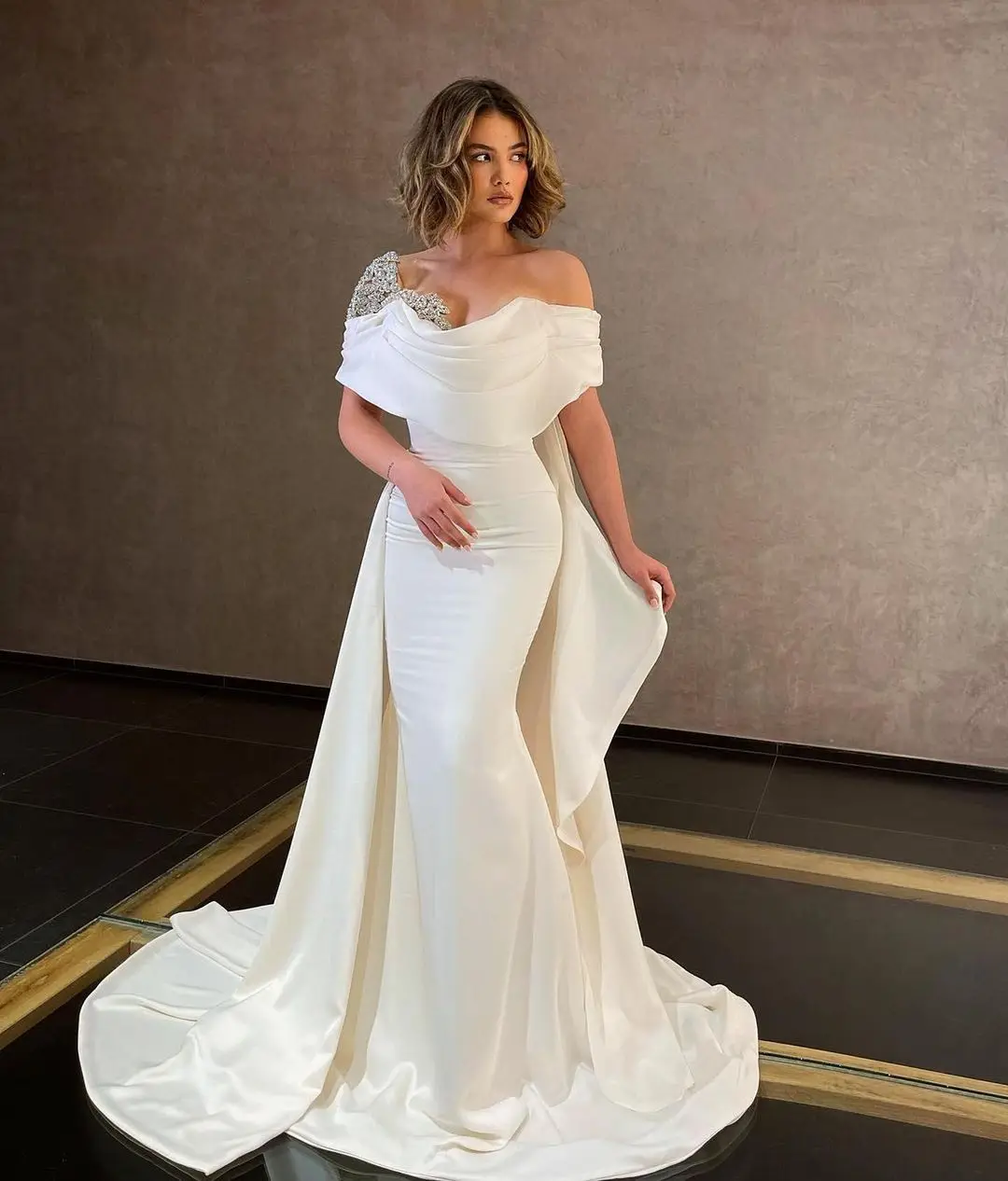 

White Bohemian Mermaid Wedding Dresses Off The Shoulder Strapless Bridal Party Gown Sparkly Crystals Robe De Mariage