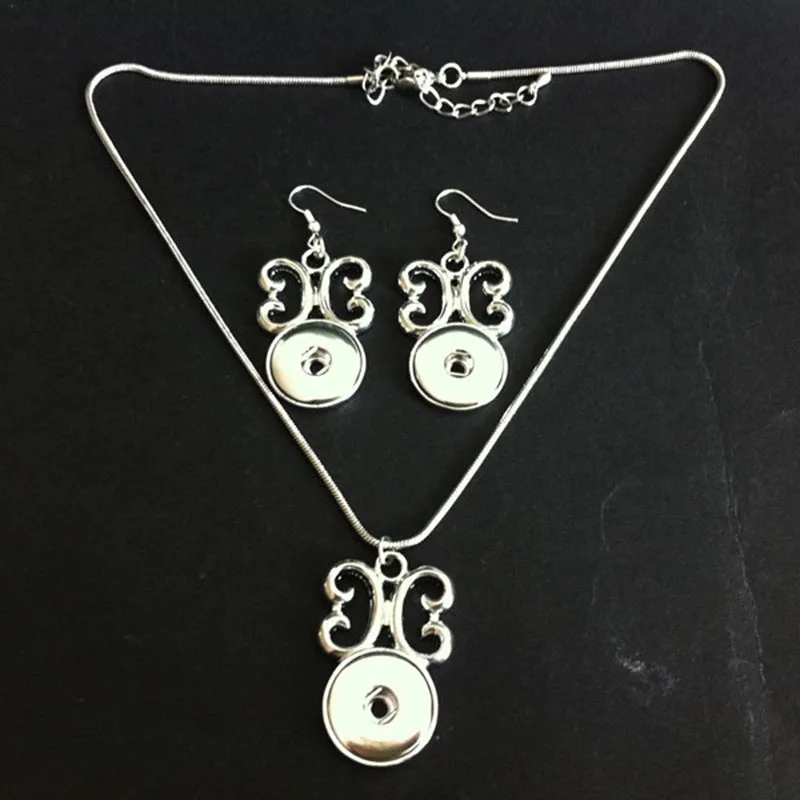 Комплект из колье и серёг с металлическими пуговицами 18 мм | Украшения аксессуары