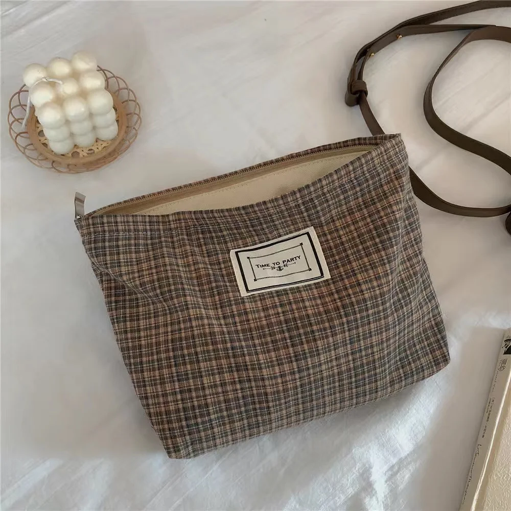 

Retro Fine Grid Handbag Hand and Make-up Bag for Women