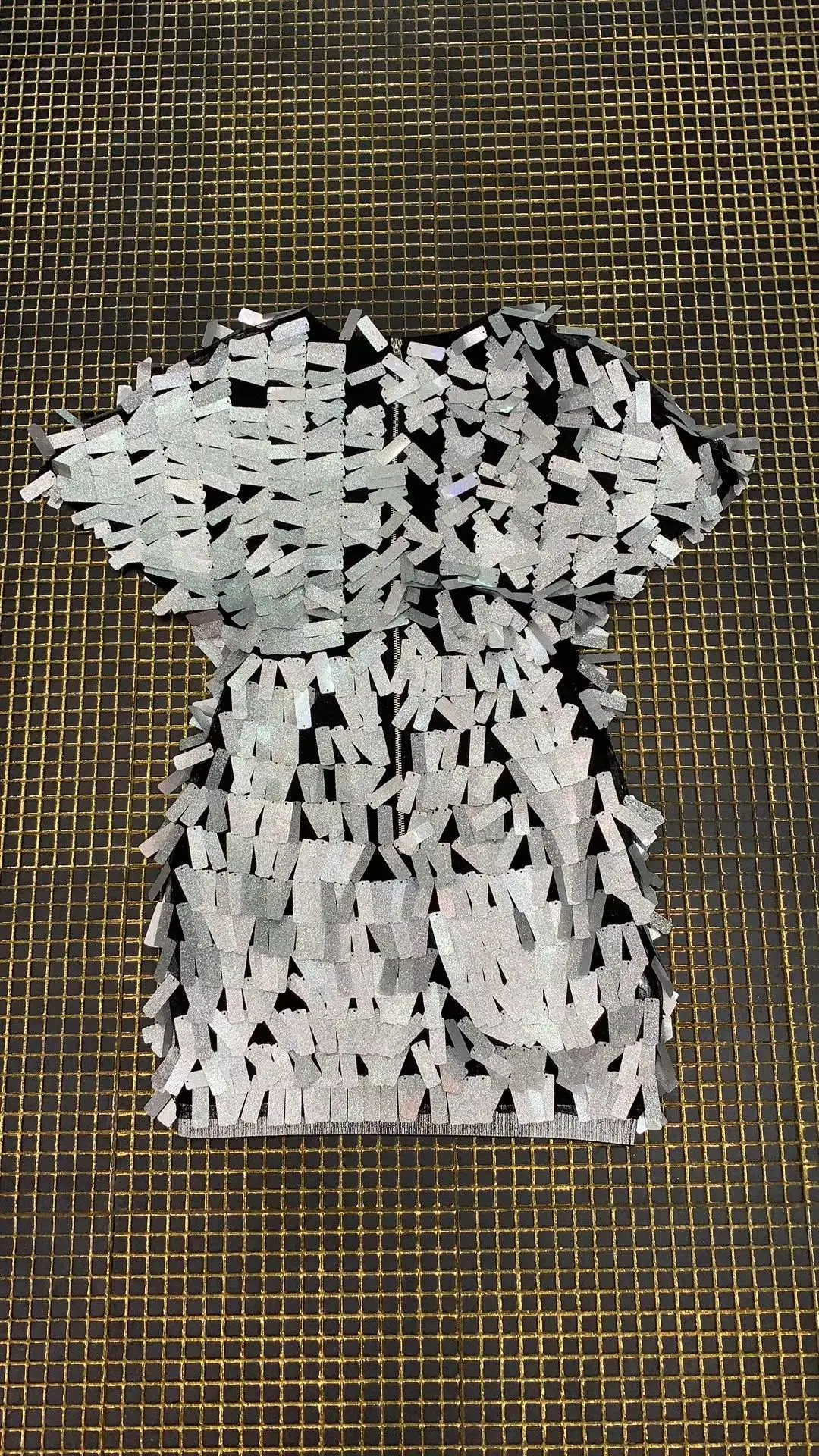 

2019 New Women silver sequined v neck short sleeve Celebrity evening party bodycon bandage dresses wholesale